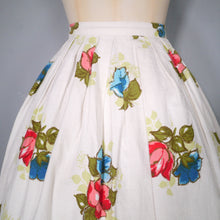 Load image into Gallery viewer, 50s WHITE NOVELTY FRUIT AND FLOWER BASKET PRINT BORDER SKIRT BY BANDOLA - 26&quot;