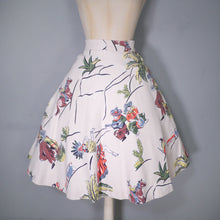 Load image into Gallery viewer, 50s MEXICAN NOVELTY DANCER AND SMOKER PRINT WHITE A-LINE SKIRT - 25-26&quot;