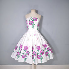 Load image into Gallery viewer, 50s STRAPLESS PURPLE BIG CARNATION BORDER PRINT FULL SKIRTED DRESS - XS-S