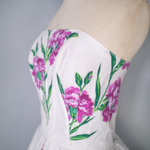 Load image into Gallery viewer, 50s STRAPLESS PURPLE BIG CARNATION BORDER PRINT FULL SKIRTED DRESS - XS-S