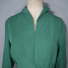 Load image into Gallery viewer, 40s GREEN DRESS WITH PEPLUM AND WAIST BUCKLE AND STRAP DESIGN - M-L