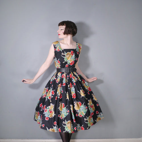 BLACK 50s NOVELTY DRESS WITH HARVEST FLORAL AND STRAW HAT PRINT - M