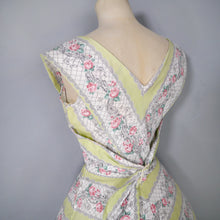 Load image into Gallery viewer, 50s PALE GREEN ROSE BAND PRINT COTTON DAY DRESS - XS-S