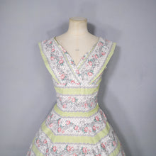 Load image into Gallery viewer, 50s PALE GREEN ROSE BAND PRINT COTTON DAY DRESS - XS-S