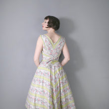 Load image into Gallery viewer, 50s PALE GREEN ROSE BAND PRINT COTTON DAY DRESS - XS-S