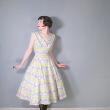 Load image into Gallery viewer, 50s PALE GREEN ROSE BAND PRINT COTTON DAY DRESS - XS-S