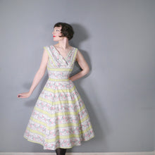 Load image into Gallery viewer, 50s PALE GREEN ROSE BAND PRINT COTTON DAY DRESS - XS-S