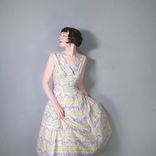 Load image into Gallery viewer, 50s PALE GREEN ROSE BAND PRINT COTTON DAY DRESS - XS-S