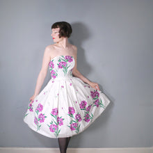 Load image into Gallery viewer, 50s STRAPLESS PURPLE BIG CARNATION BORDER PRINT FULL SKIRTED DRESS - XS-S