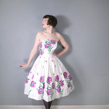 Load image into Gallery viewer, 50s STRAPLESS PURPLE BIG CARNATION BORDER PRINT FULL SKIRTED DRESS - XS-S