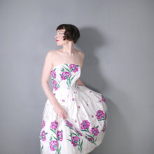 Load image into Gallery viewer, 50s STRAPLESS PURPLE BIG CARNATION BORDER PRINT FULL SKIRTED DRESS - XS-S