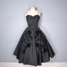 Load image into Gallery viewer, 50s STRAPPY TAFFETA EVENING DRESS WITH VELVET FLOCKING AND 3D FLOWERS - XS