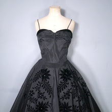 Load image into Gallery viewer, 50s STRAPPY TAFFETA EVENING DRESS WITH VELVET FLOCKING AND 3D FLOWERS - XS