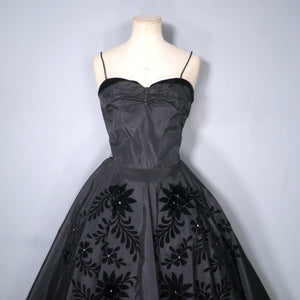 50s STRAPPY TAFFETA EVENING DRESS WITH VELVET FLOCKING AND 3D FLOWERS - XS