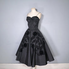 Load image into Gallery viewer, 50s STRAPPY TAFFETA EVENING DRESS WITH VELVET FLOCKING AND 3D FLOWERS - XS