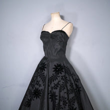 Load image into Gallery viewer, 50s STRAPPY TAFFETA EVENING DRESS WITH VELVET FLOCKING AND 3D FLOWERS - XS