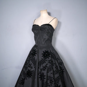 50s STRAPPY TAFFETA EVENING DRESS WITH VELVET FLOCKING AND 3D FLOWERS - XS