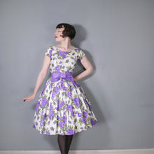 Load image into Gallery viewer, 50s CALIFORNIA COTTONS PURPLE ROSE PRINT PARTY BOW DRESS - XS / PETITE