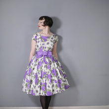 Load image into Gallery viewer, 50s CALIFORNIA COTTONS PURPLE ROSE PRINT PARTY BOW DRESS - XS / PETITE