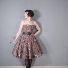 Load image into Gallery viewer, 50s STRAPPY FULL SKIRTED ASIAN NOVELTY SAMPAN FISHERMAN PRINT DRESS - XS