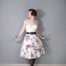 Load image into Gallery viewer, 50s MEXICAN NOVELTY DANCER AND SMOKER PRINT WHITE A-LINE SKIRT - 25-26&quot;