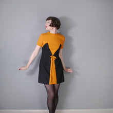 Load image into Gallery viewer, 60s BLACK AND ORANGE COLOURBLOCK SHIFT DRESS - M