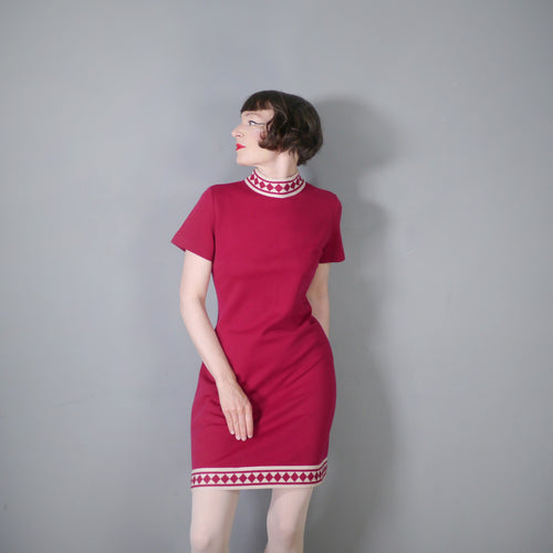 60s BLEEKER STREET WINE RED SHIFT DRESS WITH DIAMOND PATTERN COLLAR AND HEM - L