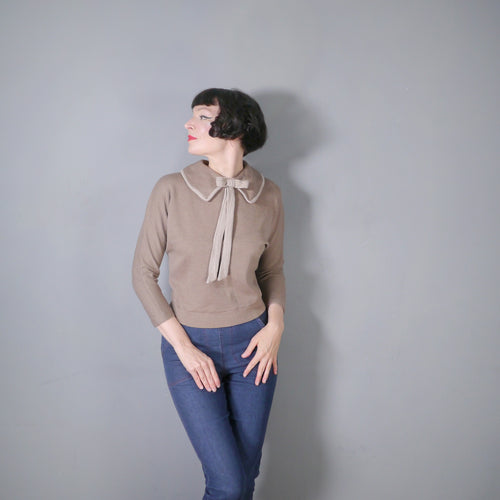 50s 60s COLLARED TAUPE JUMPER TOP WITH BIG STRIPED BOW - M-L