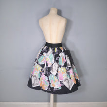 Load image into Gallery viewer, BLACK 50s 60s NOVELTY SKIRT IN THEATRICAL PRINT WITH HOLLYWOOD STARS - 27-28&quot;