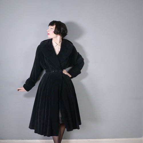 50s BLACK PIN CORD VELVET DOLMAN SLEEVE BELTED COAT - M