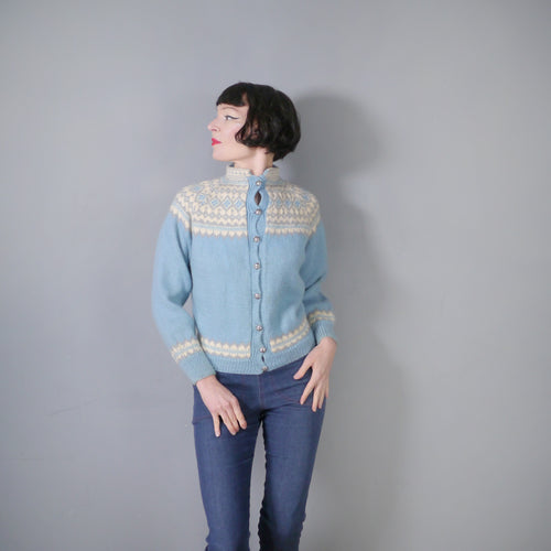 60s HANDKNIT SCANDINAVIAN / NORWEGIAN PASTEL BLUE FAIRISLE CARDIGAN - M-L