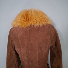 Load image into Gallery viewer, CHELSEA GIRL 60s 70s LIGHTWEIGHT CROPPED BROWN SUEDE JACKET WITH SHEEPSKIN COLLAR - XS