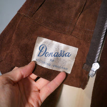 Load image into Gallery viewer, CHELSEA GIRL 60s 70s LIGHTWEIGHT CROPPED BROWN SUEDE JACKET WITH SHEEPSKIN COLLAR - XS