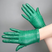 Load image into Gallery viewer, DEEP EMERALD SOFT SUPPLE GREEN LEATHER GLOVES - 6