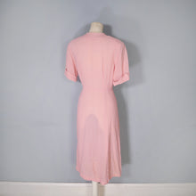 Load image into Gallery viewer, 40s SOFT BALLET PINK TEA DRESS WITH SCALLOP AND BUTTON DETAIL - L / volup