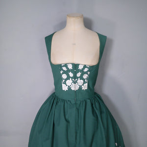 70s GREEN AND WHITE FLORAL EMBROIDERED DIRNDL DRESS - S