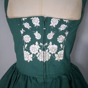 70s GREEN AND WHITE FLORAL EMBROIDERED DIRNDL DRESS - S