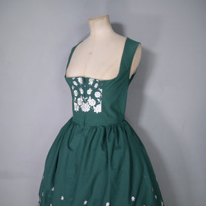 70s GREEN AND WHITE FLORAL EMBROIDERED DIRNDL DRESS - S