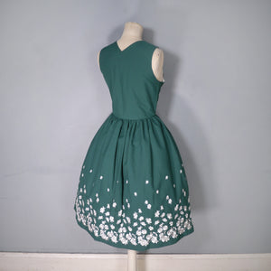 70s GREEN AND WHITE FLORAL EMBROIDERED DIRNDL DRESS - S