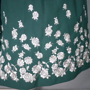 70s GREEN AND WHITE FLORAL EMBROIDERED DIRNDL DRESS - S