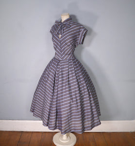 50s GREY YELLOW AND BLACK CHEVRON STRIPE TIE NECK DRESS - M-L (tall fit)