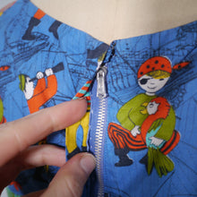 Load image into Gallery viewer, BLUE 60s NOVELTY WHIMSICAL PIRATE PRINT SHIFT DRESS - S-M