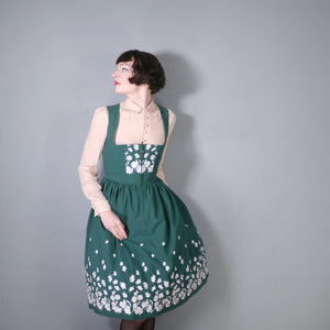 70s GREEN AND WHITE FLORAL EMBROIDERED DIRNDL DRESS - S