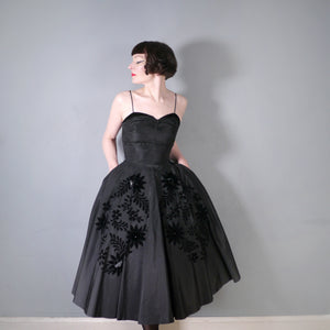 50s STRAPPY TAFFETA EVENING DRESS WITH VELVET FLOCKING AND 3D FLOWERS - XS