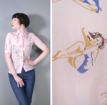 Load image into Gallery viewer, 70s PINUP PRINT PASTEL PINK NOVELTY BLOUSE / SHIRT - XS