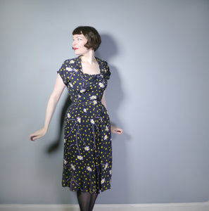 VINTAGE 40s DAISY PRINT FLORAL RAYON DRESS WITH DRAPED NECKLINE - S
