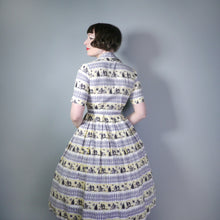 Load image into Gallery viewer, FRED HOWARD 40s 50s NOVELTY PRINT GREY AND YELLOW FENCE AND WOODLAND PRINT DRESS - S