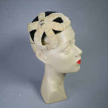 Load image into Gallery viewer, 50s DECORATIVE TWOTONE VELVET SKULL CAP / EVENING HAT WITH RHINESTONE BOW DESIGN