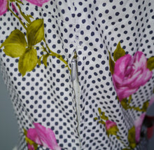 Load image into Gallery viewer, 50s BLUE WHITE GRADIATED POLKA DOT PRINT COTTON DRESS WITH BIG PINK FLOWERS - XS