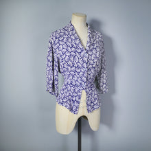 Load image into Gallery viewer, 40s PALM TREE PRINT RAYON BLOUSE IN BLUE AND WHITE - M